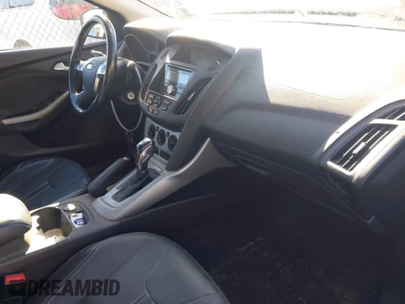 ✅ 2014 Ford Focus SE • VIN: 1FADP3F28EL187071 • Лот: 43768508. Опубликован ранее на IAAI с пробегом 138 640 миль. Бесплатный доступ к архиву аукционных продаж из США и подробный отчёт об истории автомобиля на DreamBid. Изображение 5.