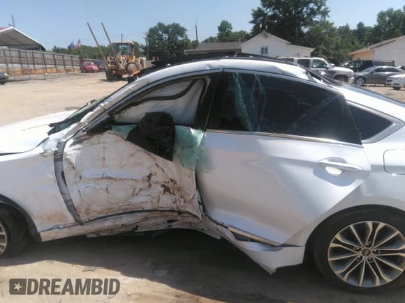 ✅ 2017 Genesis G80 3.8L • VIN: KMHGN4JE1HU180266 • Lot: 42484183. Wystawiony na IAAI z przebiegiem Nie podano. Bezpłatny archiwum sprzedaży aukcyjnych z USA i szczegółowy raport historii pojazdu na DreamBid. Zdjęcie 14.