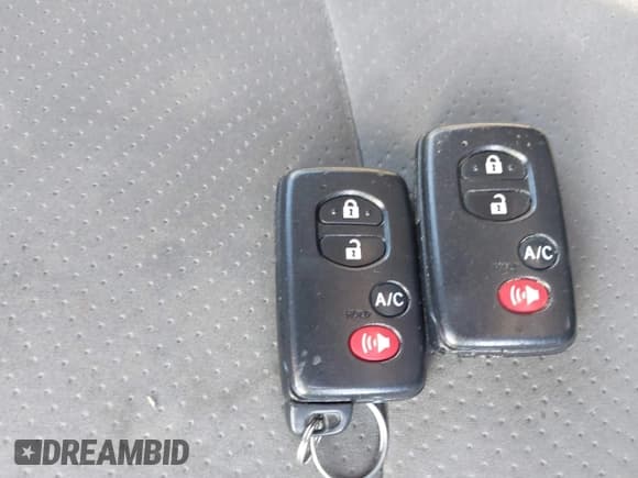 ✅ 2015 Toyota Prius Four • VIN: JTDKN3DU3F0450355 • Лот: 43177870. Опубликован ранее на IAAI с пробегом 156 789 миль. Бесплатный доступ к архиву аукционных продаж из США и подробный отчёт об истории автомобиля на DreamBid. Изображение 11.