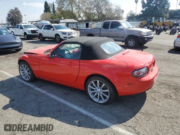 ✅ 2006 Mazda MX-5 Miata Touring • VIN: JM1NC25F760102166 • Lot: 44651545. Wystawiony na Copart z przebiegiem 105 737 mil. Bezpłatny archiwum sprzedaży aukcyjnych z USA i szczegółowy raport historii pojazdu na DreamBid. Zdjęcie 2.