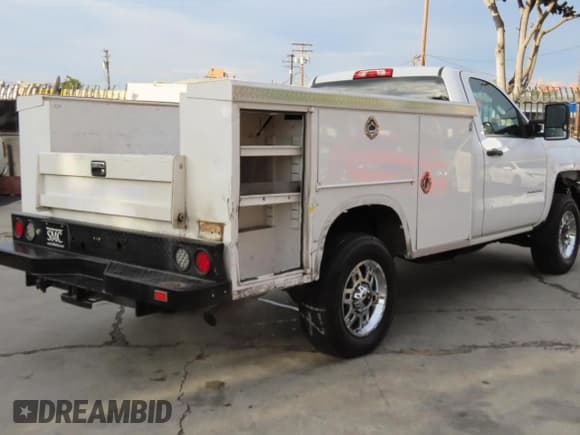 ✅ 2018 Chevrolet Silverado 2500HD Work Truck • VIN: 1GB0CUEGXJZ276725 • Лот: 93052075. Опубликован ранее на Copart с пробегом 135 413 миль. Бесплатный доступ к архиву аукционных продаж из США и подробный отчёт об истории автомобиля на DreamBid. Изображение 3.