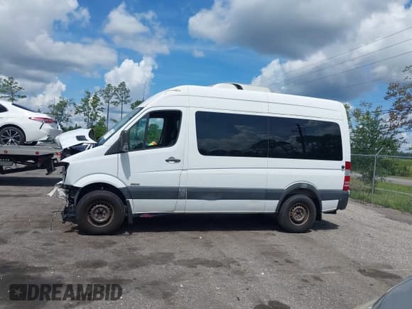 ✅ 2007 Freightliner Sprinter • VIN: WDRPE745375184295 • Lot: 42655306. Wystawiony na IAAI z przebiegiem 391 343 mil. Bezpłatny archiwum sprzedaży aukcyjnych z USA i szczegółowy raport historii pojazdu na DreamBid. Zdjęcie 14.