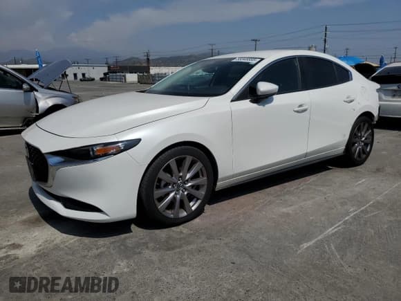 ✅ 2019 Mazda 3 Preferred • VIN: 3MZBPADL2KM105425 • Лот: 55345855. Опубликован ранее на Copart с пробегом 111 749 миль. Бесплатный доступ к архиву аукционных продаж из США и подробный отчёт об истории автомобиля на DreamBid. Изображение 1.