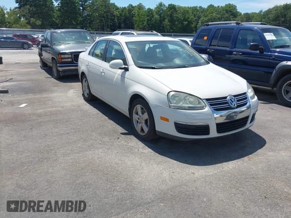✅ 2009 Volkswagen Jetta SE • VIN: 3VWRM71K89M040015 • Lot: 43040938. Wystawiony na IAAI z przebiegiem 225 931 mil. Bezpłatny archiwum sprzedaży aukcyjnych z USA i szczegółowy raport historii pojazdu na DreamBid. Zdjęcie 1.