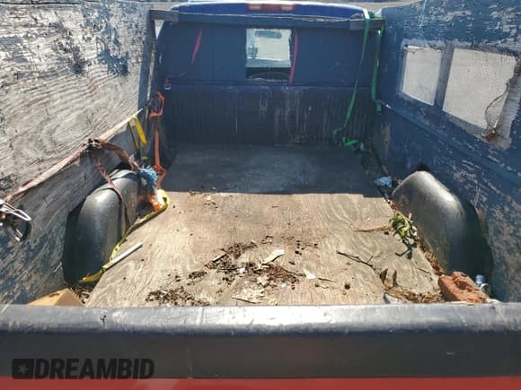 ✅ 2001 Chevrolet Silverado 1500 • VIN: 1GCEC14WX1Z105028 • Лот: 61943984. Опубликован ранее на Copart с пробегом 206 778 миль. Бесплатный доступ к архиву аукционных продаж из США и подробный отчёт об истории автомобиля на DreamBid. Изображение 10.