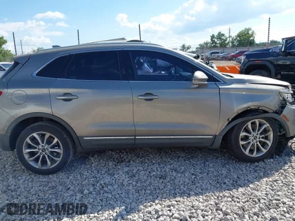✅ 2016 Lincoln MKC Select • VIN: 5LMCJ2C9XGUJ26796 • Lot: 43286513. Wystawiony na IAAI z przebiegiem 117 723 mil. Bezpłatny archiwum sprzedaży aukcyjnych z USA i szczegółowy raport historii pojazdu na DreamBid. Zdjęcie 12.