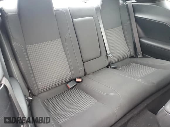 ✅ 2019 Dodge Challenger SXT • VIN: 2C3CDZAG9KH587495 • Lot: 70229024. Wystawiony na Copart z przebiegiem 23 674 mil. Bezpłatny archiwum sprzedaży aukcyjnych z USA i szczegółowy raport historii pojazdu na DreamBid. Zdjęcie 10.