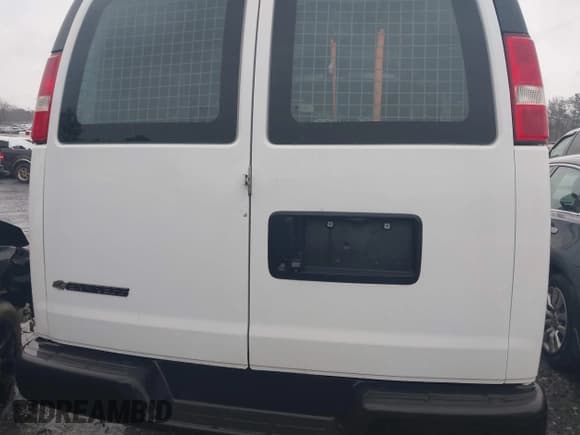 ✅ 2019 Chevrolet Express Cargo • VIN: 1GCWGAFP6K1279662 • Lot: 41627731. Listed on IAAI with 43,872 mi. Free auction sales archive from the USA and detailed vehicle history report at DreamBid. Image 16.