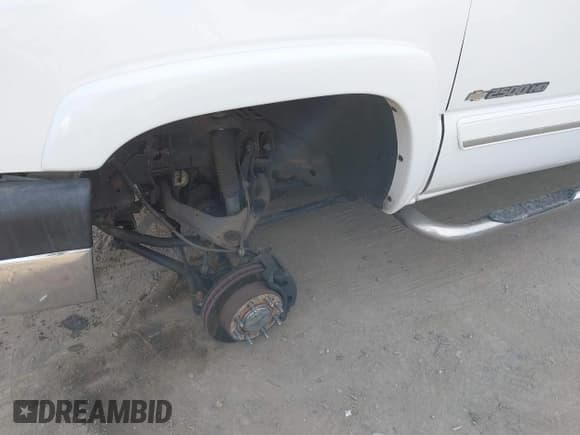 ✅ 2006 Chevrolet Silverado 2500HD LT1 • VIN: 1GCHK23U96F121414 • Lot: 41686044. Listed on IAAI with 165,248 mi. Free auction sales archive from the USA and detailed vehicle history report at DreamBid. Image 21.