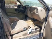 ✅ 1999 Chevrolet Blazer LS • VIN: 1GNCS13W1X2120019 • Lot: 41766379. Wystawiony na IAAI z przebiegiem Nie podano. Bezpłatny archiwum sprzedaży aukcyjnych z USA i szczegółowy raport historii pojazdu na DreamBid. Zdjęcie 5.