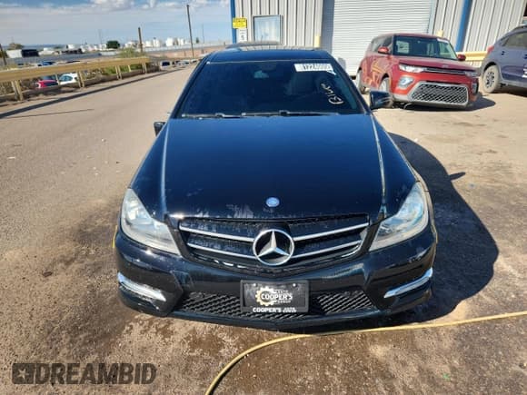 ✅ 2014 Mercedes-Benz C 250 • VIN: WDDGJ4HB0EG263361 • Lot: 81224005. Wystawiony na Copart z przebiegiem 105 621 mil. Bezpłatny archiwum sprzedaży aukcyjnych z USA i szczegółowy raport historii pojazdu na DreamBid. Zdjęcie 5.