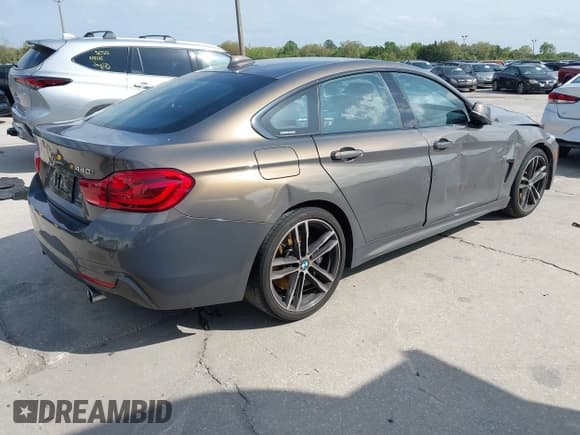 ✅ 2018 BMW 4 Series 440i • VIN: WBA4J5C54JBF07315 • Lot: 41738540. Wystawiony na IAAI z przebiegiem 74 577 mil. Bezpłatny archiwum sprzedaży aukcyjnych z USA i szczegółowy raport historii pojazdu na DreamBid. Zdjęcie 4.