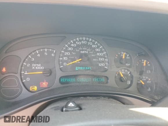 ✅ 2003 Chevrolet Suburban LT • VIN: 1GNEC16Z63J237235 • Lot: 52782285. Wystawiony na Copart z przebiegiem 241 272 mil. Bezpłatny archiwum sprzedaży aukcyjnych z USA i szczegółowy raport historii pojazdu na DreamBid. Zdjęcie 9.