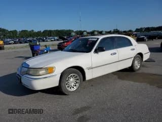 ✅ 1998 Lincoln Town Car Signature • VIN: 1LNFM82W0WY619234 • Lot: 64928345. Listed on Copart with Not provided. Free auction sales archive from the USA and detailed vehicle history report at DreamBid. Image 1.