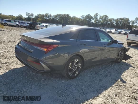 ✅ 2025 Hyundai Elantra Limited • VIN: KMHLP4DG2SU957485 • Лот: 86658635. Опубликован ранее на Copart с пробегом 9 871 миль. Бесплатный доступ к архиву аукционных продаж из США и подробный отчёт об истории автомобиля на DreamBid. Изображение 3.