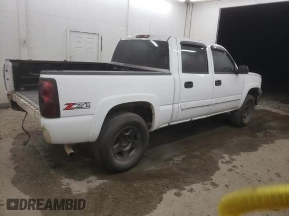 ✅ 2005 Chevrolet Silverado 1500 Z71 • VIN: 2GCEK13T651134857 • Лот: 82907694. Опубликован ранее на Copart с пробегом 176 023 миль. Бесплатный доступ к архиву аукционных продаж из США и подробный отчёт об истории автомобиля на DreamBid. Изображение 3.