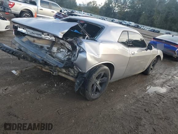 ✅ 2014 Dodge Challenger SXT • VIN: 2C3CDYAG8EH251108 • Lot: 83488424. Wystawiony na Copart z przebiegiem Nie podano. Bezpłatny archiwum sprzedaży aukcyjnych z USA i szczegółowy raport historii pojazdu na DreamBid. Zdjęcie 3.