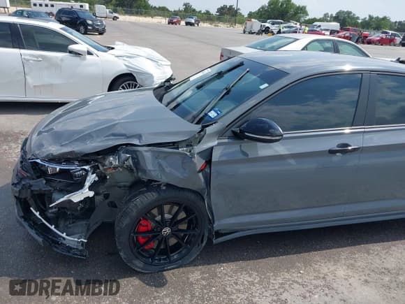 ✅ 2024 Volkswagen Jetta 40th Anniversary Edition • VIN: 3VW9T7BUXRM021579 • Lot: 42166630. Wystawiony na IAAI z przebiegiem 24 690 mil. Bezpłatny archiwum sprzedaży aukcyjnych z USA i szczegółowy raport historii pojazdu na DreamBid. Zdjęcie 17.