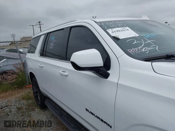 ✅ 2022 Chevrolet Suburban LT • VIN: 1GNSKCKD2NR174442 • Lot: 41902034. Listed on IAAI with 41,120 mi. Free auction sales archive from the USA and detailed vehicle history report at DreamBid. Image 14.