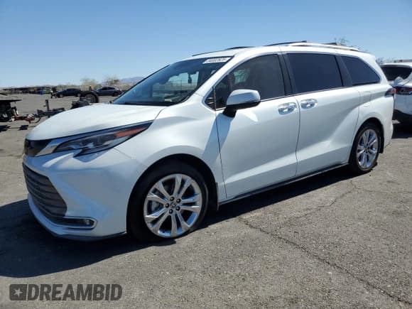 ✅ 2022 Toyota Sienna Platinum • VIN: 5TDERKEC7NS129528 • Lot: 84002825. Wystawiony na Copart z przebiegiem 52 318 mil. Bezpłatny archiwum sprzedaży aukcyjnych z USA i szczegółowy raport historii pojazdu na DreamBid. Zdjęcie 1.
