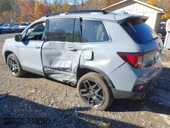 ✅ 2025 Honda Passport Black Edition • VIN: 5FNYF8H87SB006618 • Lot: 43617166. Listed on IAAI with 9,314 mi. Free auction sales archive from the USA and detailed vehicle history report at DreamBid. Image 3.