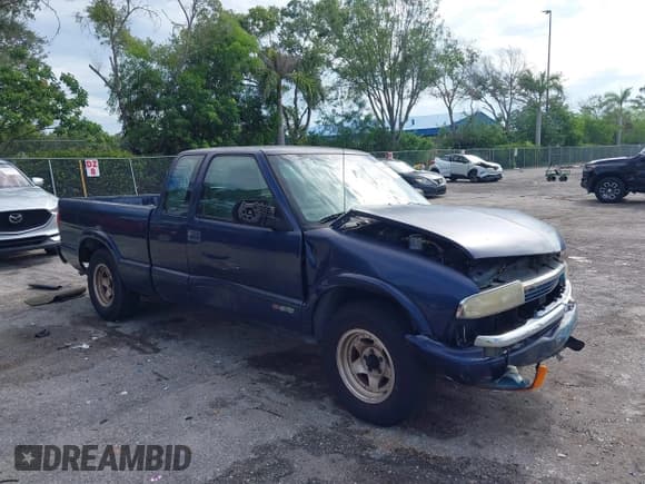 ✅ 2000 Chevrolet S-10 LS • VIN: 1GCCS19W2YK287006 • Лот: 42814156. Опубликован ранее на IAAI с пробегом 216 912 миль. Бесплатный доступ к архиву аукционных продаж из США и подробный отчёт об истории автомобиля на DreamBid. Изображение 1.