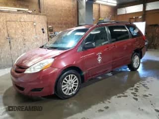 2009 Toyota Sienna LE with VIN 5TDBK23C89S026912, listed as a Copart auction lot 70195815 with 139,796 mi miles and Salvage title. Bid and sale history available at DreamBid. Image 1.