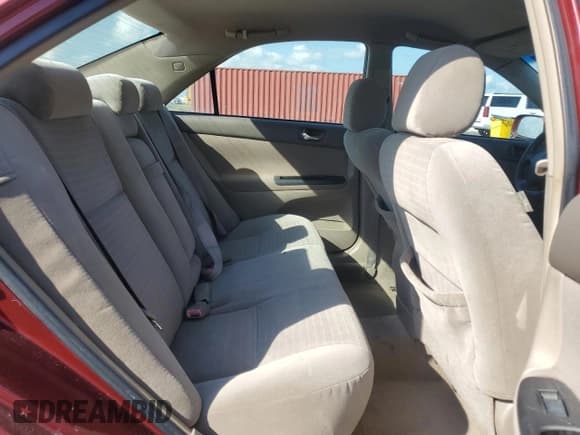 ✅ 2005 Toyota Camry XLE • VIN: 4T1BE30K35U101803 • Lot: 93650125. Wystawiony na Copart z przebiegiem 152 107 mil. Bezpłatny archiwum sprzedaży aukcyjnych z USA i szczegółowy raport historii pojazdu na DreamBid. Zdjęcie 10.