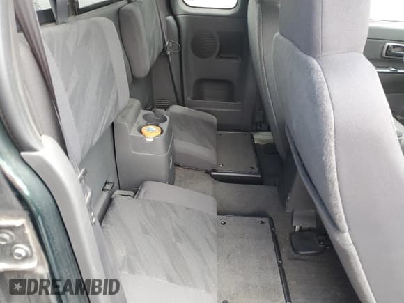 ✅ 2004 Chevrolet Colorado LS Z71 • VIN: 1GCDT196048138683 • Лот: 57765485. Опубликован ранее на Copart с пробегом 122 576 миль. Бесплатный доступ к архиву аукционных продаж из США и подробный отчёт об истории автомобиля на DreamBid. Изображение 10.