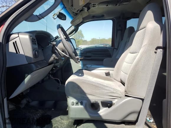 ✅ 2001 Ford Excursion XLT • VIN: 1FMNU41S11EC37131 • Lot: 52446135. Wystawiony na Copart z przebiegiem 259 619 mil. Bezpłatny archiwum sprzedaży aukcyjnych z USA i szczegółowy raport historii pojazdu na DreamBid. Zdjęcie 7.