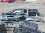 ✅ 2024 GMC Hummer EV 3X • VIN: 1GKB0RDC3RU101111 • Lot: 41857994. Wystawiony na IAAI z przebiegiem 16 246 mil. Bezpłatny archiwum sprzedaży aukcyjnych z USA i szczegółowy raport historii pojazdu na DreamBid. Zdjęcie 12.