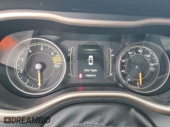 ✅ 2017 Jeep Cherokee Latitude • VIN: 1C4PJLCB4HD240604 • Lot: 86181755. Wystawiony na Copart z przebiegiem 136 832 mil. Bezpłatny archiwum sprzedaży aukcyjnych z USA i szczegółowy raport historii pojazdu na DreamBid. Zdjęcie 9.