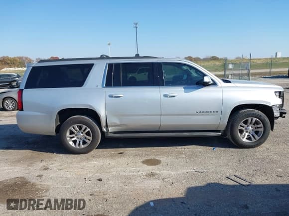 ✅ 2016 Chevrolet Suburban LT • VIN: 1GNSKHKCXGR287692 • Lot: 43690293. Wystawiony na IAAI z przebiegiem 197 455 mil. Bezpłatny archiwum sprzedaży aukcyjnych z USA i szczegółowy raport historii pojazdu na DreamBid. Zdjęcie 14.