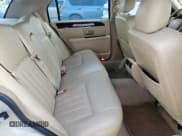 ✅ 2006 Lincoln Town Car Signature • VIN: 1LNHM81V66Y640509 • Lot: 59220805. Wystawiony na Copart z przebiegiem 352 029 mil. Bezpłatny archiwum sprzedaży aukcyjnych z USA i szczegółowy raport historii pojazdu na DreamBid. Zdjęcie 10.