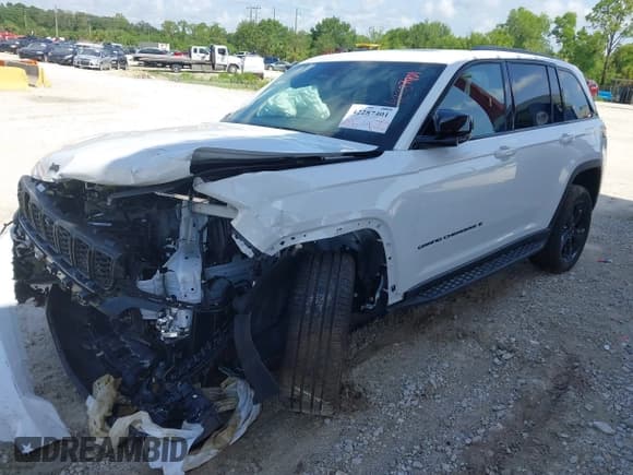 ✅ 2025 Jeep Grand Cherokee Limited • VIN: 1C4RJGBG0SC283119 • Лот: 42287401. Опубликован ранее на IAAI с пробегом 2 721 миль. Бесплатный доступ к архиву аукционных продаж из США и подробный отчёт об истории автомобиля на DreamBid. Изображение 2.