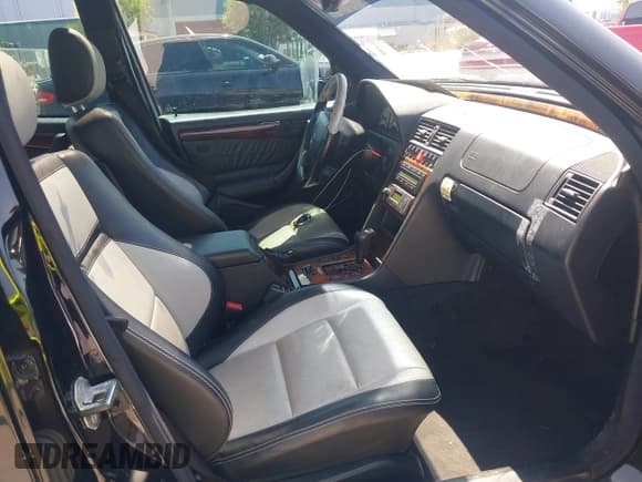 ✅ 1999 Mercedes-Benz C • VIN: WDBHA33G3XF889442 • Lot: 42403800. Listed on IAAI with 82,075 mi. Free auction sales archive from the USA and detailed vehicle history report at DreamBid. Image 5.