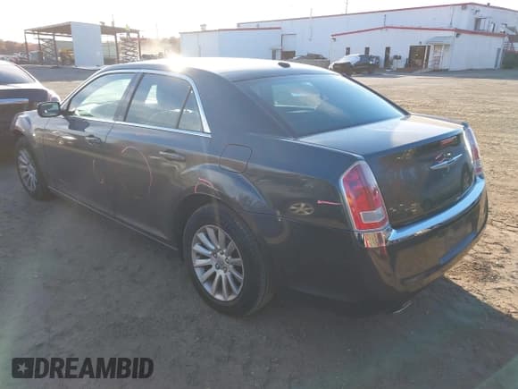 ✅ 2014 Chrysler 300 Uptown Edition • VIN: 2C3CCAAG7EH301572 • Лот: 43624336. Опубликован ранее на IAAI с пробегом 152 886 миль. Бесплатный доступ к архиву аукционных продаж из США и подробный отчёт об истории автомобиля на DreamBid. Изображение 3.