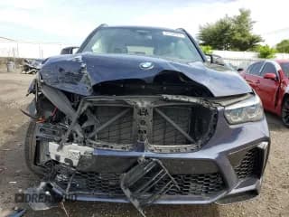 ✅ 2022 BMW X5 M • VIN: 5YMJU0C03N9K39640 • Lot: 55168924. Wystawiony na Copart z przebiegiem Nie podano. Bezpłatny archiwum sprzedaży aukcyjnych z USA i szczegółowy raport historii pojazdu na DreamBid. Zdjęcie 5.