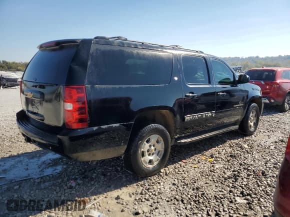 ✅ 2013 Chevrolet Suburban LT • VIN: 1GNSKJE76DR256053 • Lot: 76566454. Wystawiony na Copart z przebiegiem 258 788 mil. Bezpłatny archiwum sprzedaży aukcyjnych z USA i szczegółowy raport historii pojazdu na DreamBid. Zdjęcie 3.