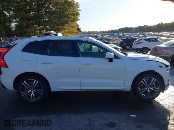 ✅ 2019 Volvo XC60 Momentum • VIN: LYVA22RK6KB206864 • Lot: 43508437. Wystawiony na IAAI z przebiegiem 63 279 mil. Bezpłatny archiwum sprzedaży aukcyjnych z USA i szczegółowy raport historii pojazdu na DreamBid. Zdjęcie 13.