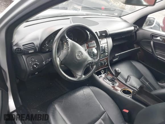 ✅ 2005 Mercedes-Benz C 240 • VIN: WDBRF81J85F562954 • Lot: 42218797. Listed on IAAI with Not provided. Free auction sales archive from the USA and detailed vehicle history report at DreamBid. Image 5.