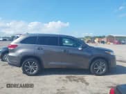 ✅ 2017 Toyota Highlander XLE • VIN: 5TDKZRFH6HS205427 • Lot: 42581825. Listed on IAAI with Not provided. Free auction sales archive from the USA and detailed vehicle history report at DreamBid. Image 14.