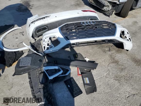 ✅ 2024 Audi Q5 S line Premium • VIN: WA1GAAFY0R2004298 • Lot: 62685395. Wystawiony na Copart z przebiegiem 28 326 mil. Bezpłatny archiwum sprzedaży aukcyjnych z USA i szczegółowy raport historii pojazdu na DreamBid. Zdjęcie 13.