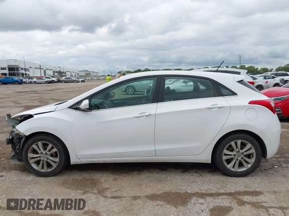 ✅ 2014 Hyundai Elantra • VIN: KMHD35LH2EU165700 • Lot: 43291293. Listed on IAAI with 152,941 mi. Free auction sales archive from the USA and detailed vehicle history report at DreamBid. Image 15.
