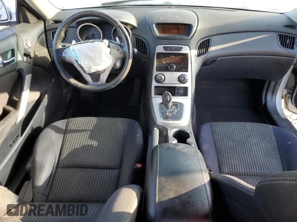 ✅ 2010 Hyundai Genesis Coupe • VIN: KMHHT6KD5AU004192 • Lot: 52507565. Wystawiony na Copart z przebiegiem Nie podano. Bezpłatny archiwum sprzedaży aukcyjnych z USA i szczegółowy raport historii pojazdu na DreamBid. Zdjęcie 8.