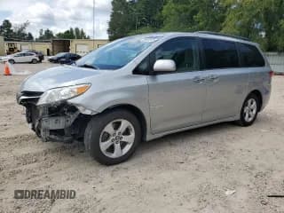 ✅ 2019 Toyota Sienna LE Auto Access Seat • VIN: 5TDKZ3DC0KS982049 • Lot: 69997545. Listed on Copart with 183,800 mi. Free auction sales archive from the USA and detailed vehicle history report at DreamBid. Image 1.