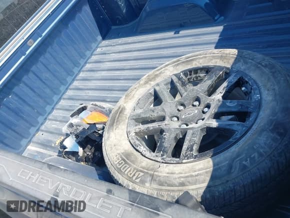 ✅ 2024 Chevrolet Silverado 1500 Custom • VIN: 3GCPABEK7RG182225 • Lot: 43367323. Wystawiony na IAAI z przebiegiem 22 339 mil. Bezpłatny archiwum sprzedaży aukcyjnych z USA i szczegółowy raport historii pojazdu na DreamBid. Zdjęcie 12.