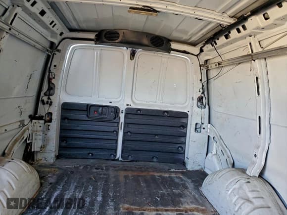 ✅ 2015 Chevrolet Express Cargo • VIN: 1GCWGFCG6F1208520 • Lot: 93701295. Listed on Copart with 165,663 mi. Free auction sales archive from the USA and detailed vehicle history report at DreamBid. Image 10.