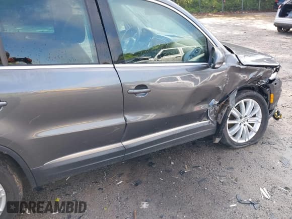 ✅ 2013 Volkswagen Tiguan S • VIN: WVGAV3AX7DW624136 • Lot: 42256657. Listed on IAAI with 124,000 mi. Free auction sales archive from the USA and detailed vehicle history report at DreamBid. Image 6.