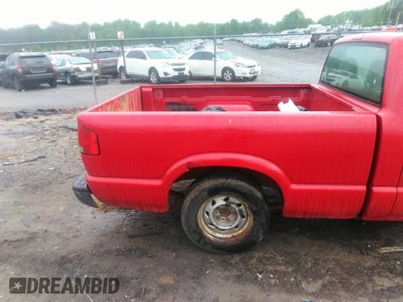 ✅ 1998 Chevrolet S-10 • VIN: 1GCCS14X7WK207793 • Lot: 42082374. Wystawiony na IAAI z przebiegiem 163 949 mil. Bezpłatny archiwum sprzedaży aukcyjnych z USA i szczegółowy raport historii pojazdu na DreamBid. Zdjęcie 8.